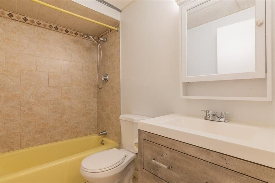 Building Photo - 10 Josephine St