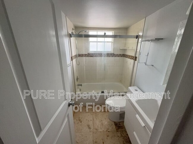 Building Photo - 454 Fairways Cir