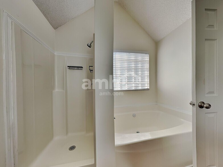 Building Photo - 500 Pawley Dr