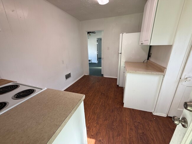 Building Photo - 843 1/2