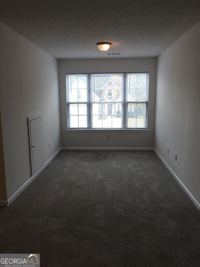 Building Photo - 5011 Larkspur Ln