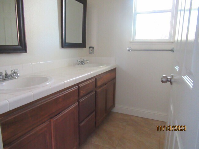 Building Photo - Napa Valley Yacht Club Living