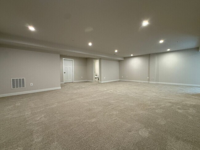 Building Photo - Stunning Greenleigh Home with 4 Bedrooms, 4.5 Baths & Designer Kitchen