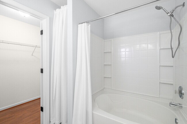 Building Photo - 558 Calen Ln