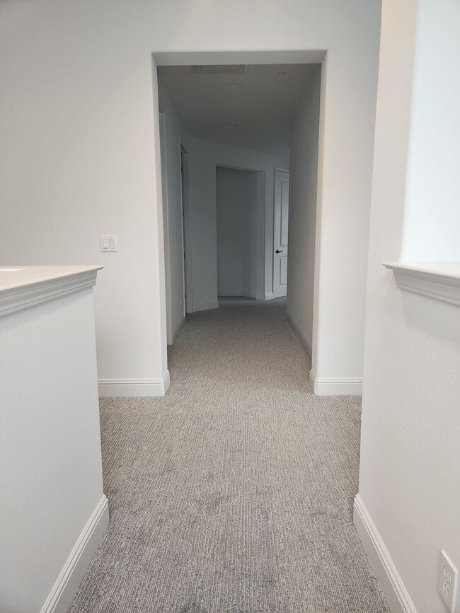 Building Photo - Great Santa Rosa Neighborhood 3 Bedroom, 2.5 Bathrooms