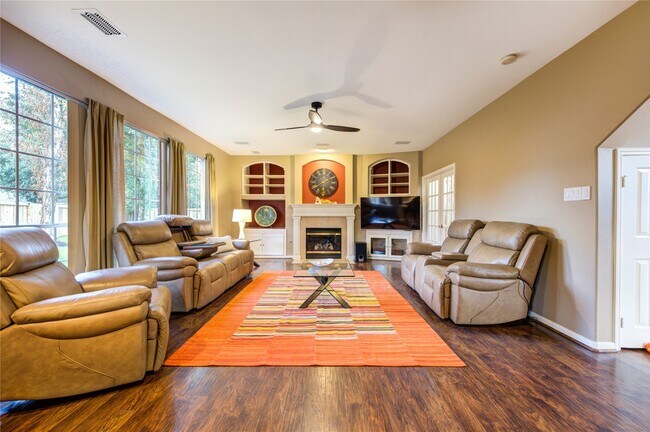 Building Photo - 3211 Hickory Grove Ln