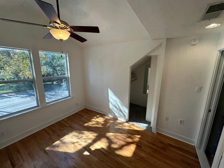 Second room - 1822 W 35th St