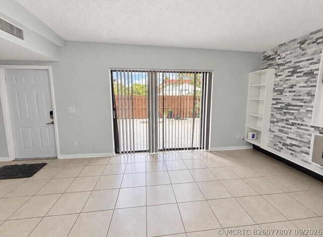 Building Photo - 4039 Palm Bay Cir