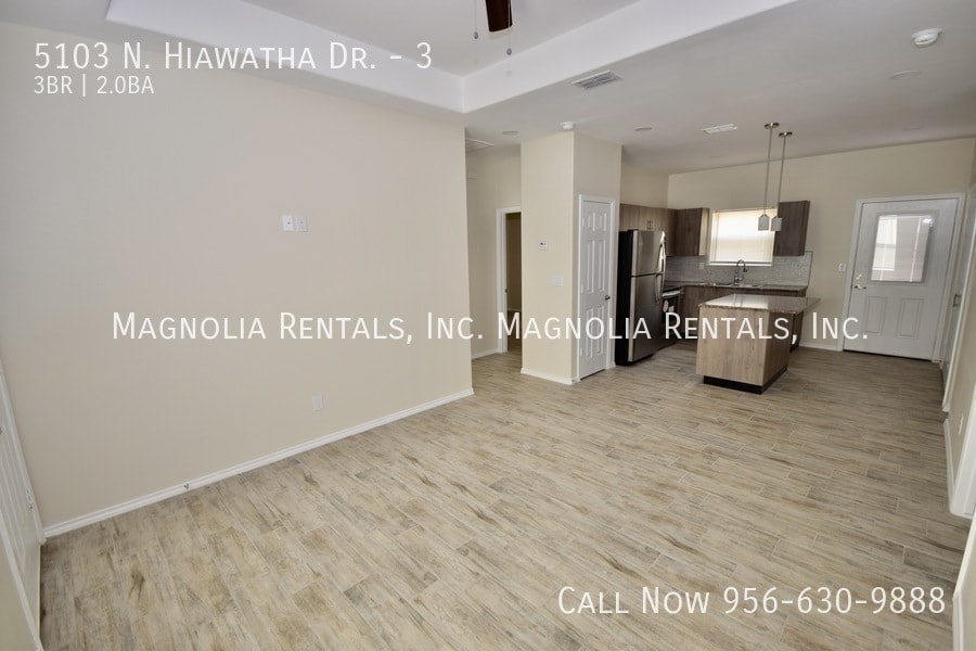 Building Photo - 5103 N Hiawatha Dr