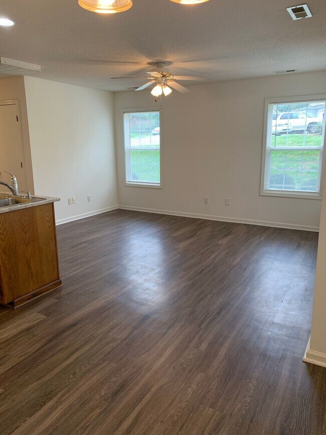 Building Photo - 113 Springwood Ln