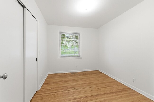 Building Photo - Crieve Hall Duplex