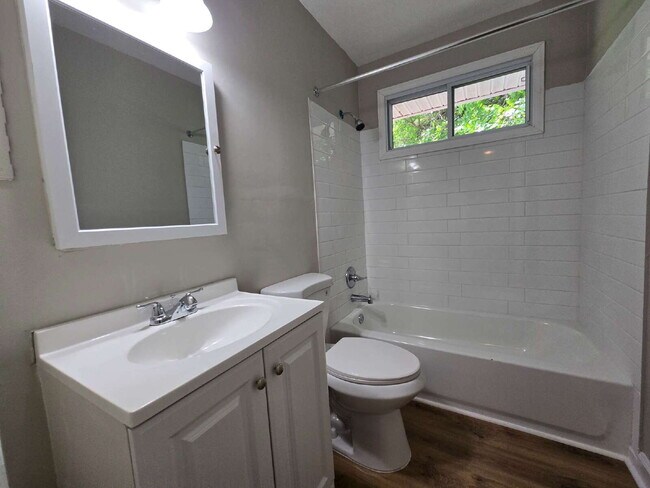 Building Photo - Newly Renovated Ranch Home