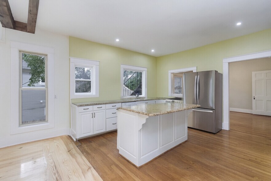 Building Photo - 3008 Blakemore Ave