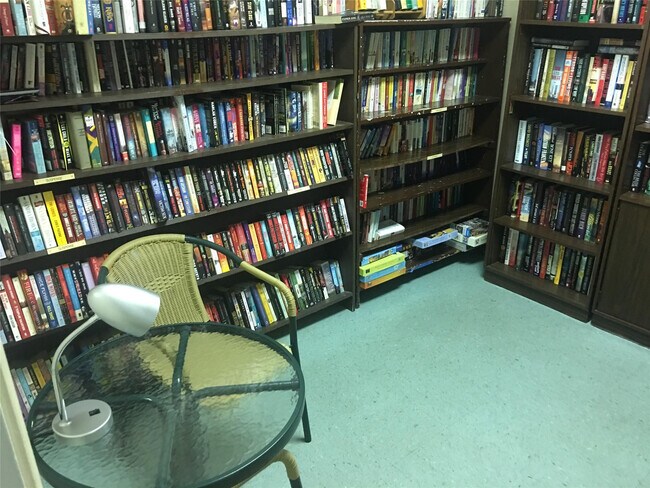 Building Photo - 255 S Cypress Rd