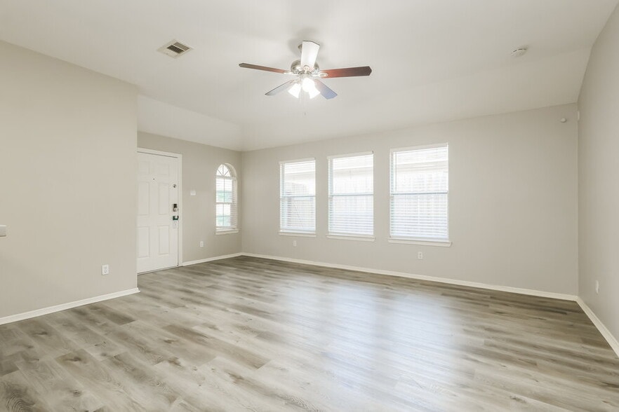 Building Photo - 24214 Silver Maple Dr