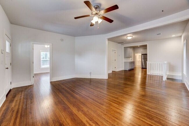 Building Photo - 3/2 Historical Home On Beautiful Main Stre...