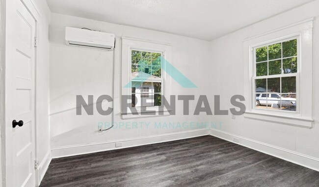 Building Photo - 1309 Carolina St E