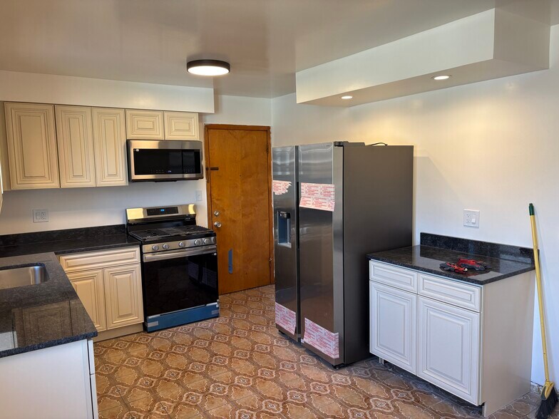 Building Photo - 3605 N Osceola Ave