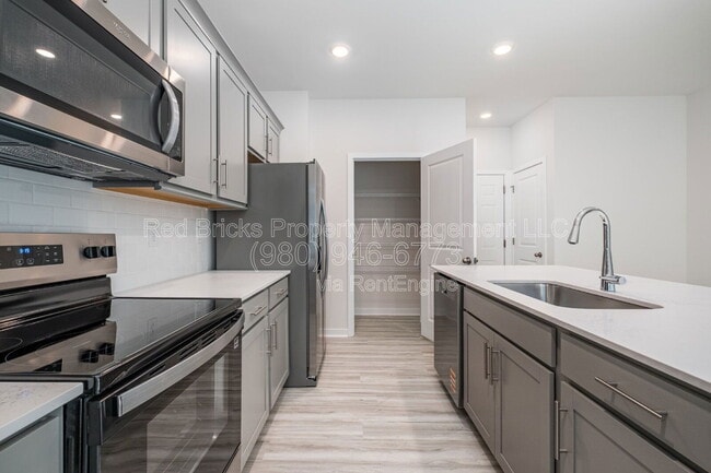 Building Photo - 142 Rustling Waters Dr