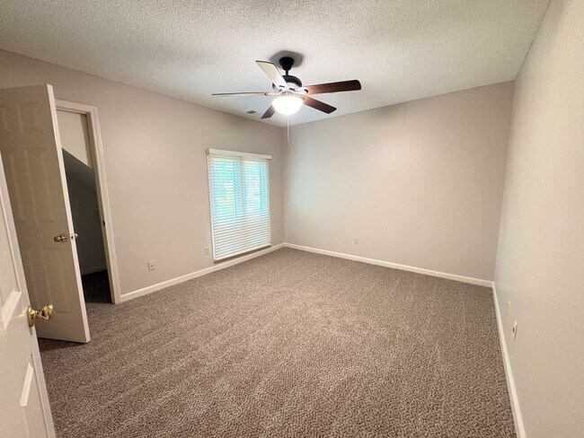 Building Photo - Newly Painted Germantown Home Minutes Away From Thornwood Market Row. Pets Are Welcome With Owner...