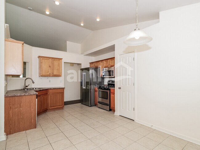 Building Photo - 2626 Bow Hunter Dr