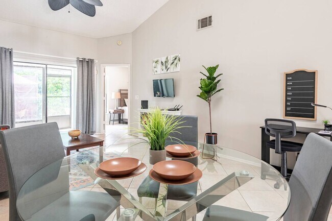 Building Photo - 134 Lakepointe Cir