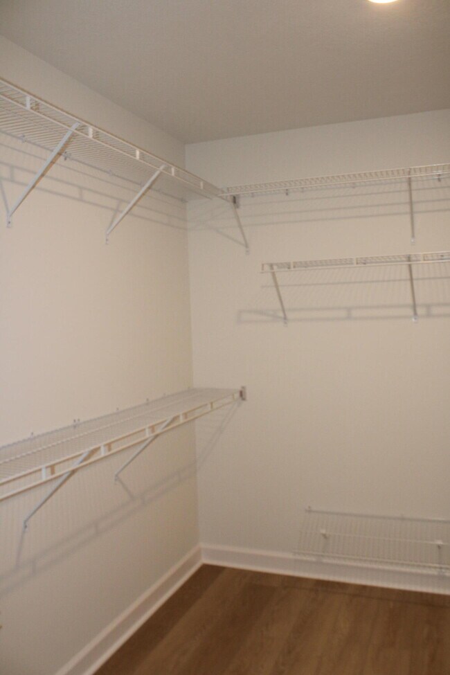 Building Photo - 921 Holbrook Dr