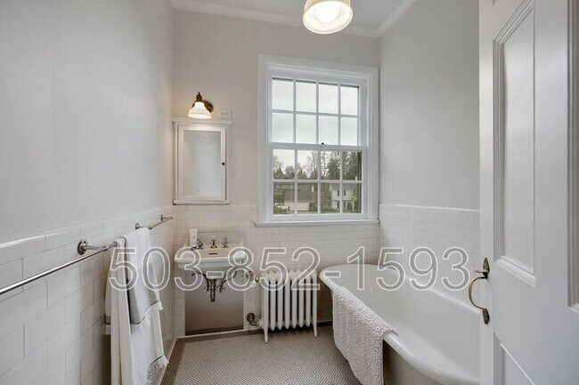 Building Photo - 3707 SW 52nd Pl