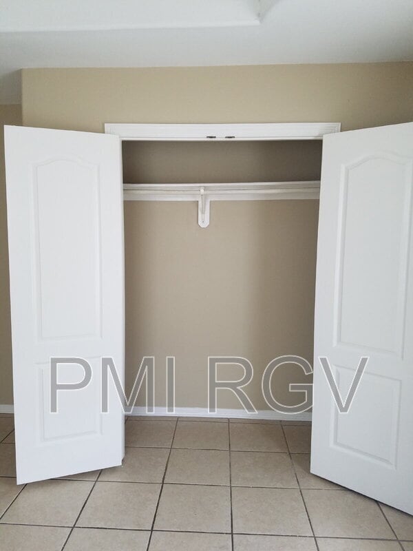 Building Photo - 8314 N Val Verde Rd