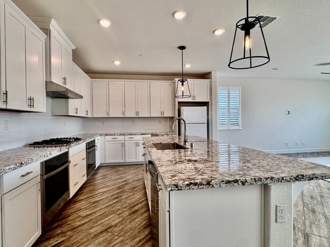 Building Photo - 5 YEARS NEW,  FORMER MODEL HOME BUILT BY LENNAR HOMES, 4 BED, 2.5 BATH, 2 CAR GARAGE