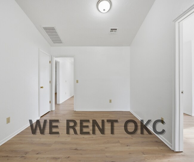 Building Photo - 12021 Moon Beam Dr