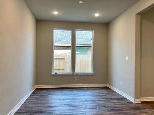 Building Photo - 24226 Maple Summit Ln