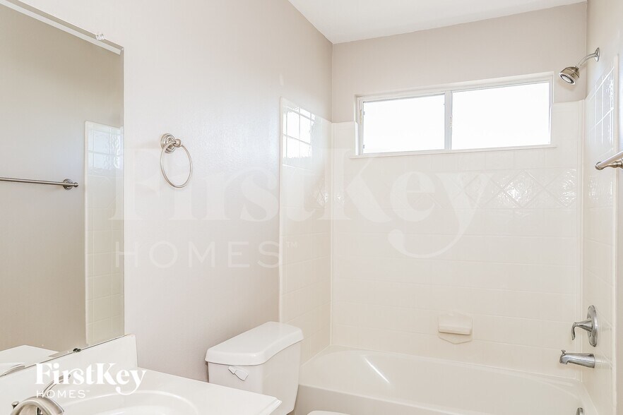 Building Photo - 2110 Nichole Woods Dr