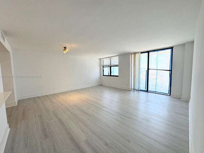 Building Photo - 18151 NE 31st Ct