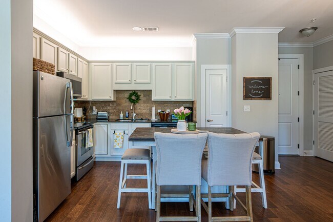 Building Photo - Knoxville 37920 - Riverfront Condo for Rent - 2 Bedroom, 2 Bath - CityView at Riverwalk - Contact...