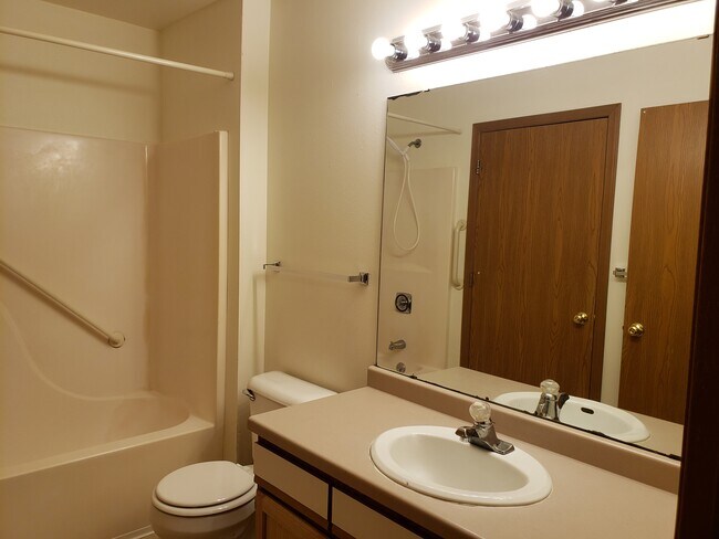 Building Photo - 936 Rockefeller Ln