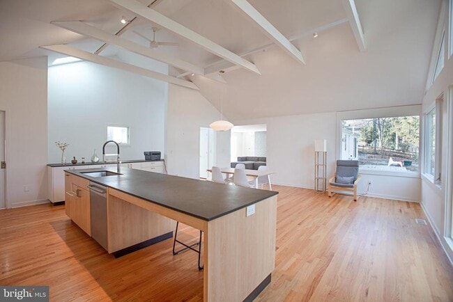 Building Photo - 92 Overbrook Dr