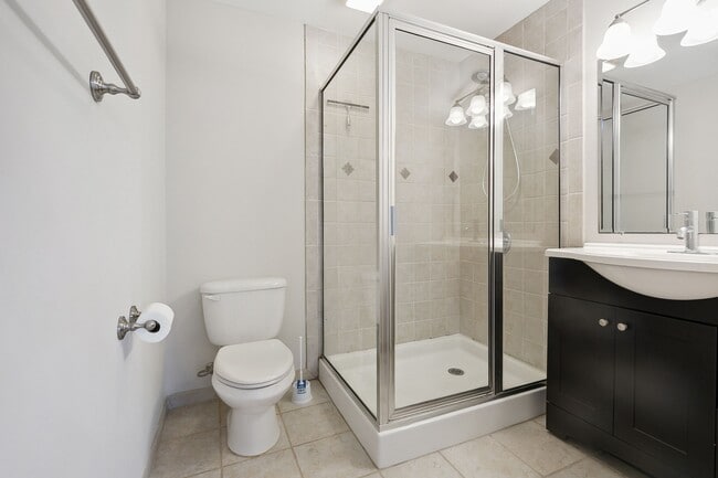 Building Photo - 605 Honore Dr