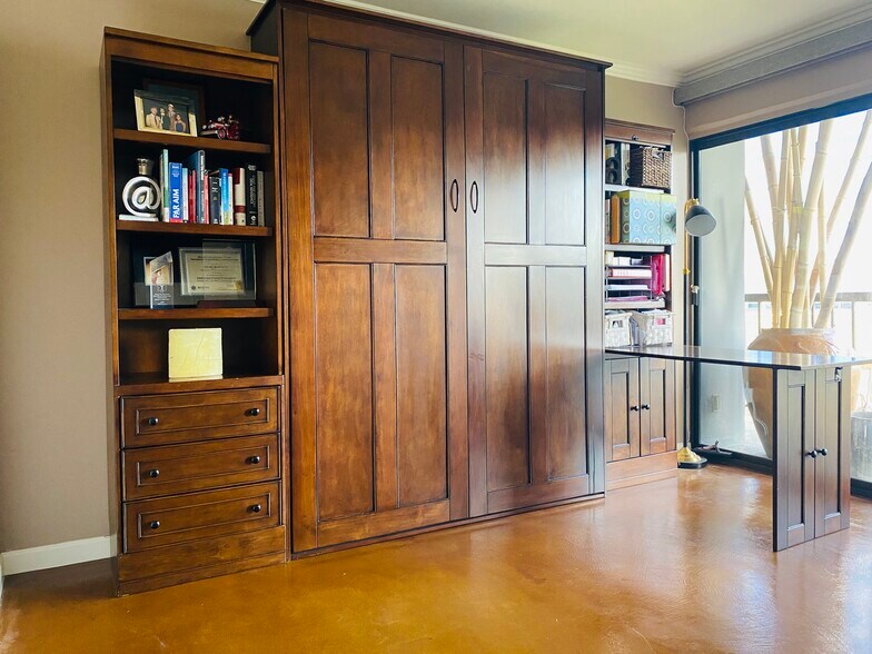 Guest Room with Murphy bed - 500 N St