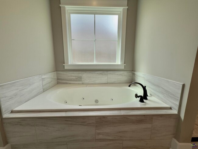 Building Photo - 408 Hawk's Nest Dr