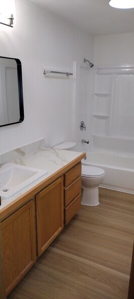 Building Photo - 423 Healy Ave S