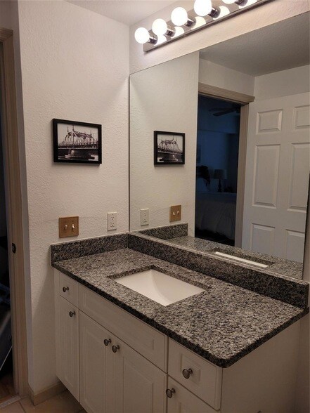 Building Photo - 3019 Alcazar Pl