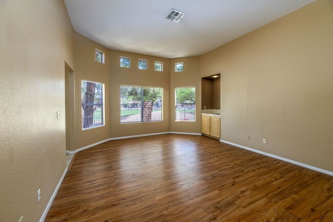 Building Photo - "Discover Comfort & Style: Spacious 3-Bedroom, 2-Bath Home in Las Vegas, NV!"