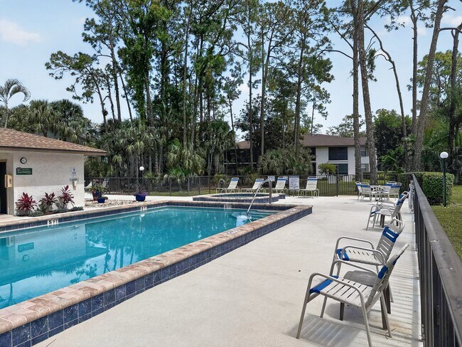 Building Photo - 2 bed 2 bath annual rental *** First floor condo *** Kings Lake Community