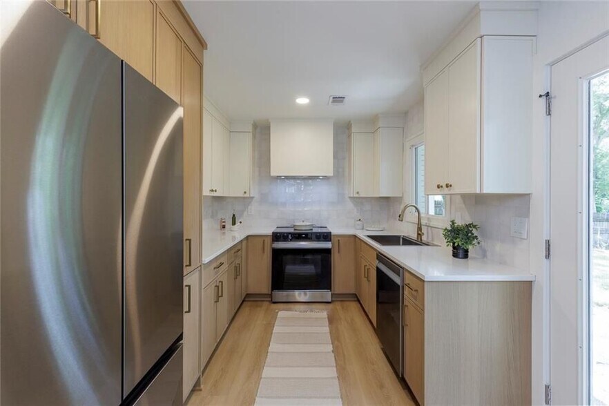 Building Photo - 3026 Brook Dr