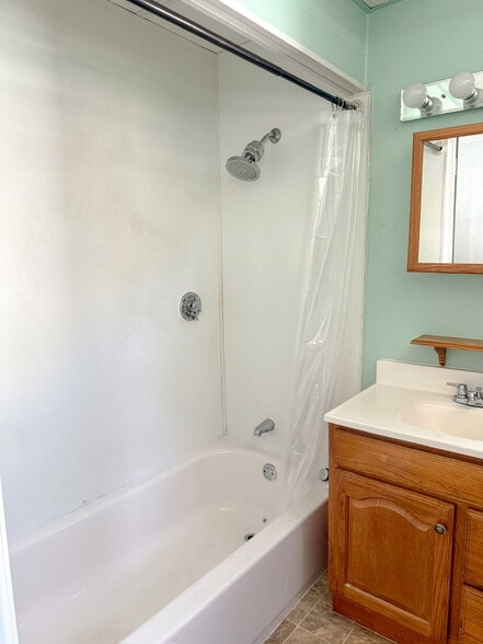 Bathroom Angle 2 - 62 Fourth St