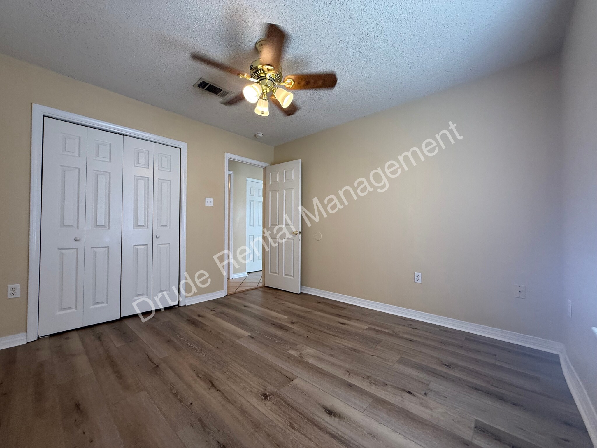 Building Photo - 508 Cedar Ln