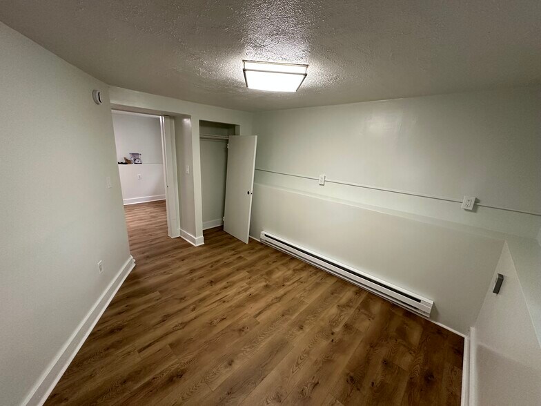 Bedroom - 926 E St Charles Rd