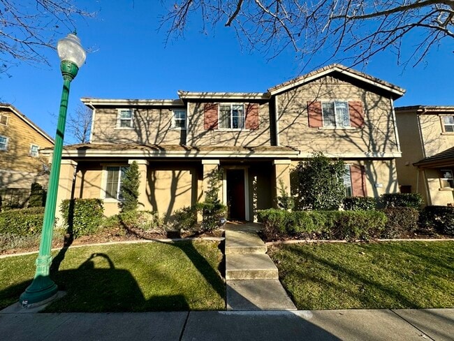 Building Photo - Beautiful Home in Lincoln! - 27 E Street