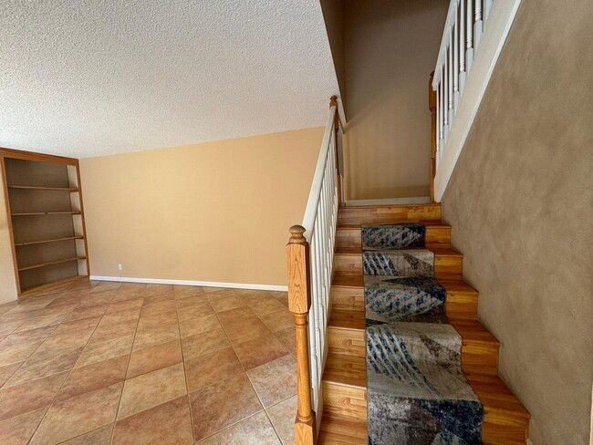 Building Photo - 61 Lake Arbor Dr